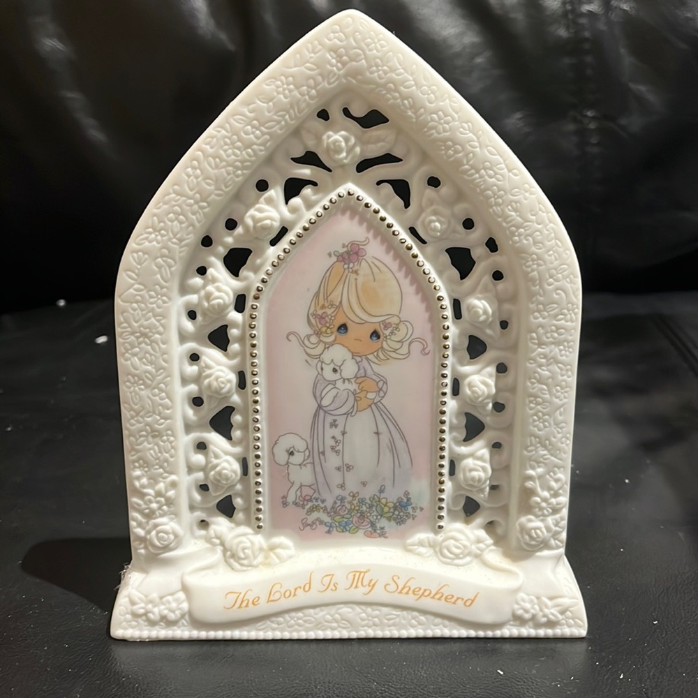 Gorgeous Precious Moments Figurine 🕊✝️